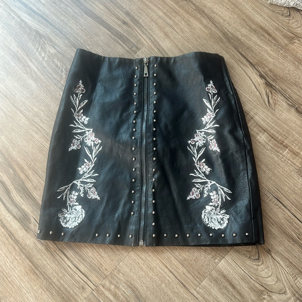GUESS SKIRT
